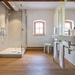 Tides Boutique 4*