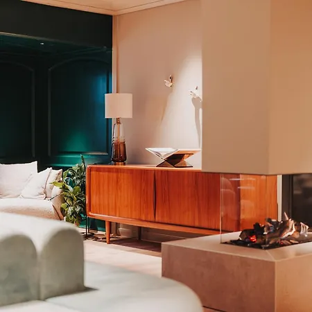 Tides Boutique 4*