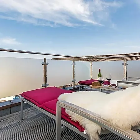 Tides Boutique 4*