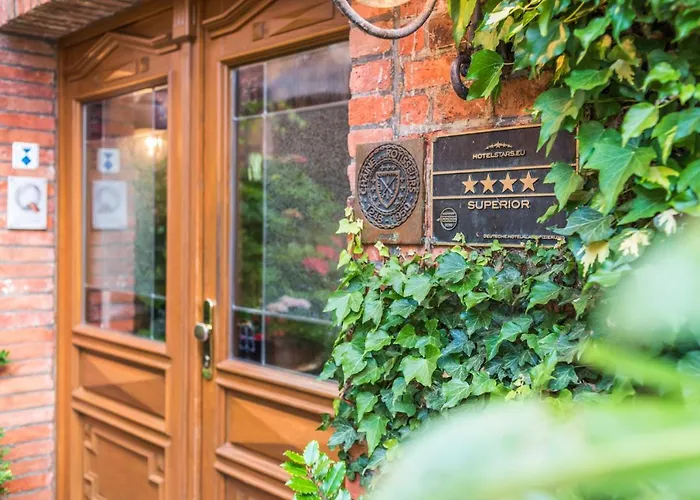 Отель Tides Boutique Hotel 4*