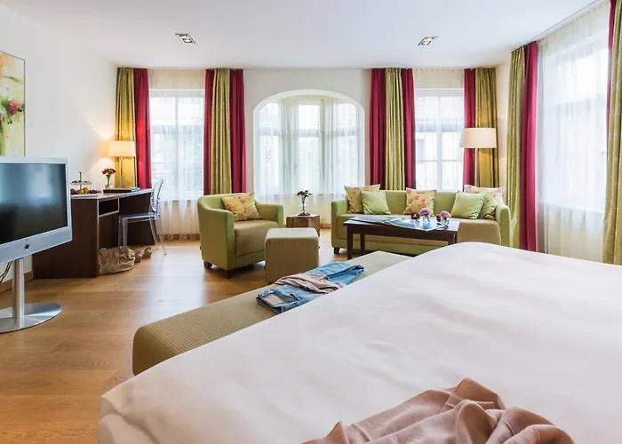 Отель Tides Boutique Hotel 4*