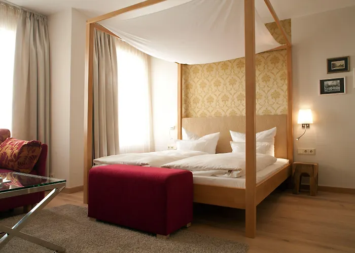 Отель Tides Boutique Hotel 4*