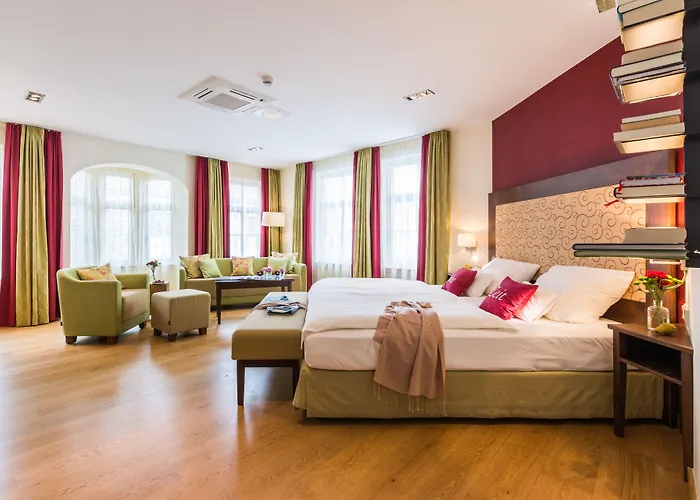 Отель Tides Boutique Hotel