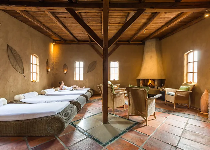 Отель Tides Boutique Hotel 4*